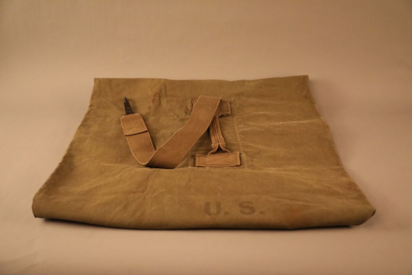 美军“鸭子行动队”使用的背包.jpg